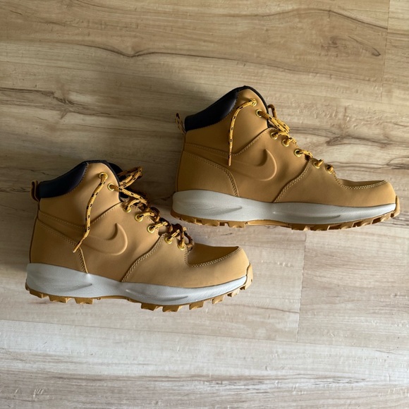 Nike Other - Nike Tan Shoes